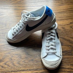 Great condition unisex Nike shoes size 6.5